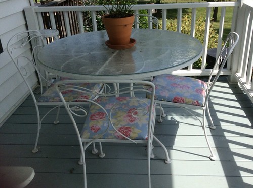 White Wrought Iron Glass Top Table And Four Chairs