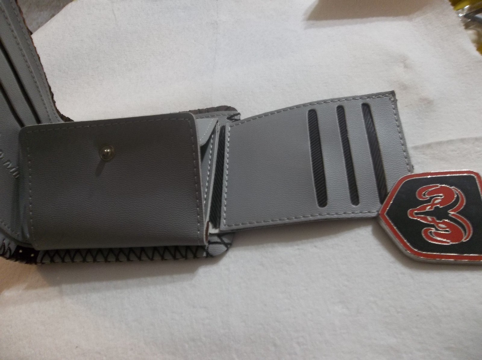 2-WALLETS WITH $100 PICTURED ON THEM.NEW WITH EXTRA SPACES-LEATHER. FREE EYRING