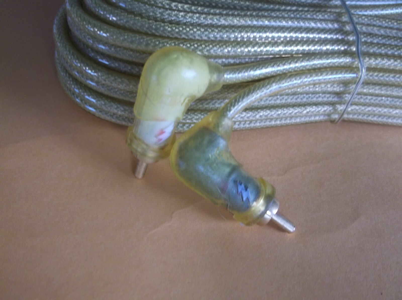 LIGHTING AUDIO TWISTED AUDIO VIDEO RCA CABLE 16 feet  (made by rockford fosgate)