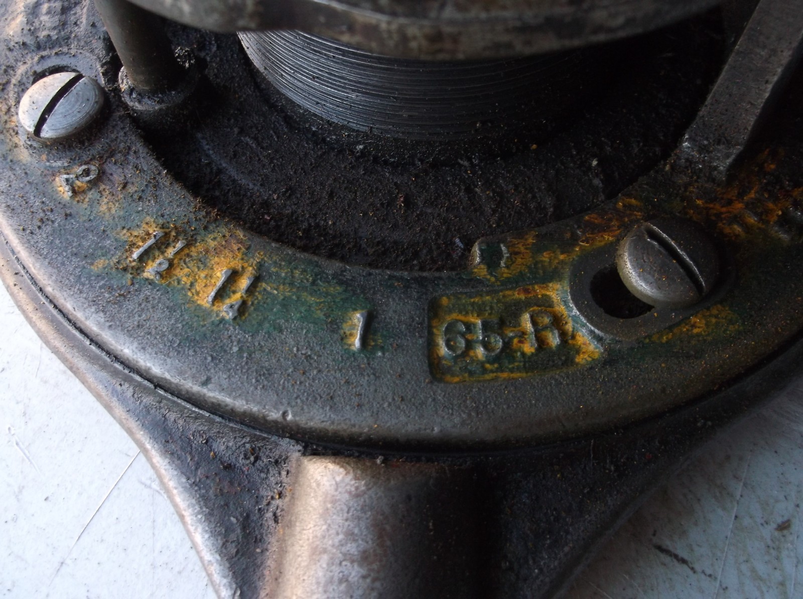 Ridgid Model 65R Manual Receding Pipe Threader, 1-2 Inch Capacity, NPT