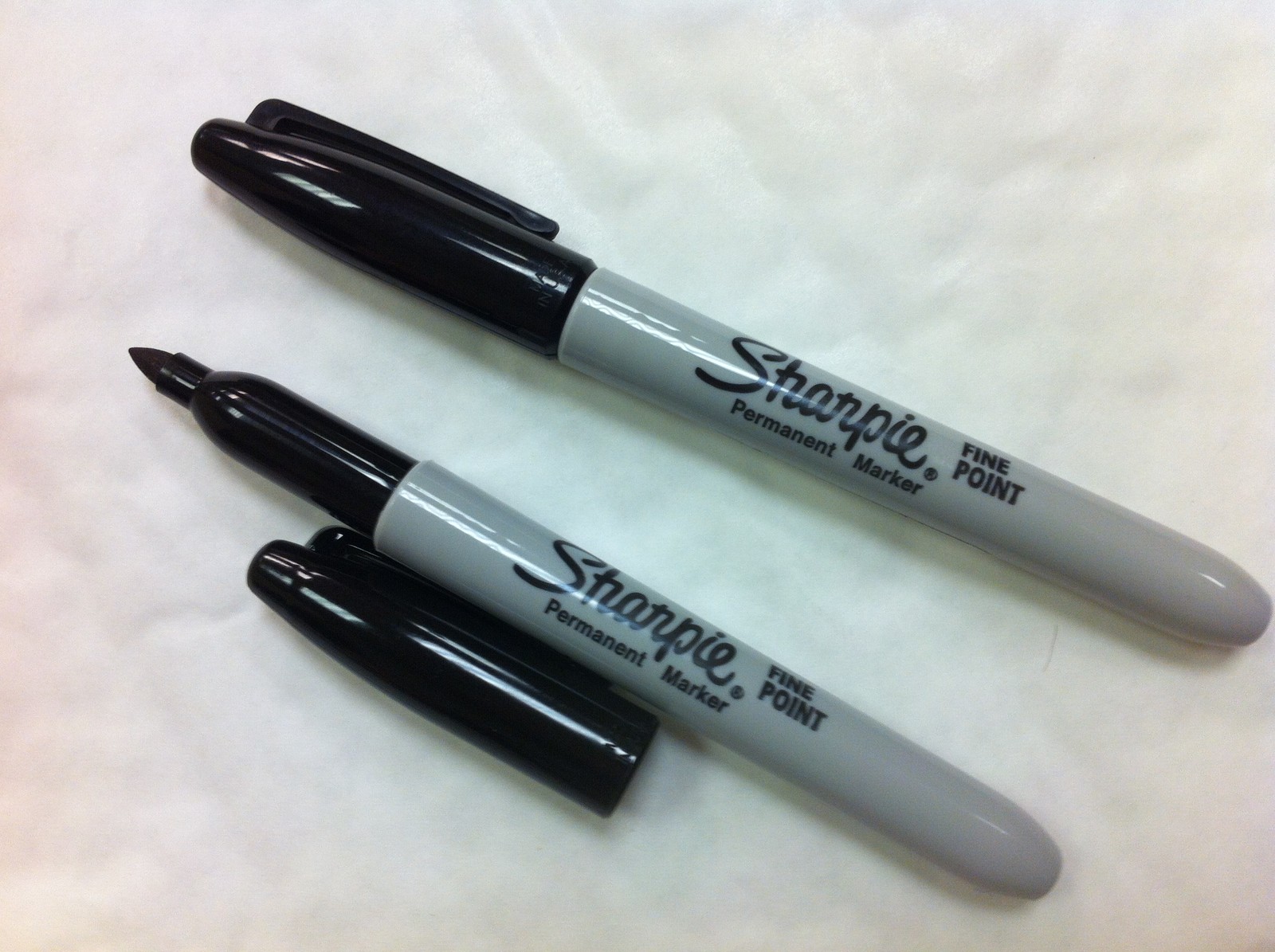 SHARPIE FINE (1MM) TIP PERMANENT MARKER (PAIR) (2 PENS) eBay