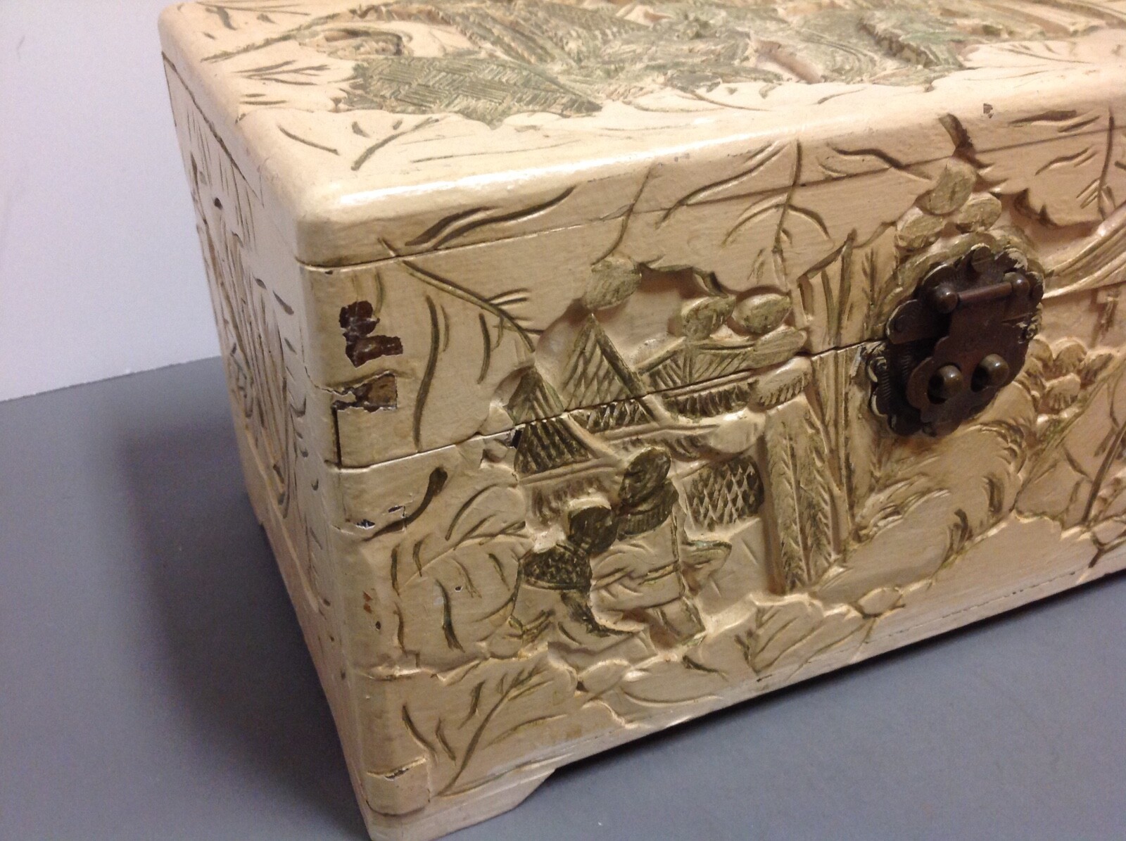 ANTIQUE WOODEN CARVED ASIAN ORNATE BOX PAINTED ANTIQUED