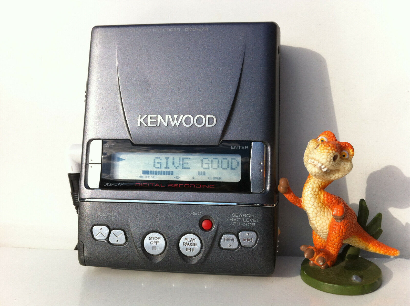 KENWOOD DMC-E7R ケンウッド ポータブルMDプレーヤー 押す 録音 KENWOOD DMC-E7R ケンウッド ポータブルMDプレーヤー 押す 録音