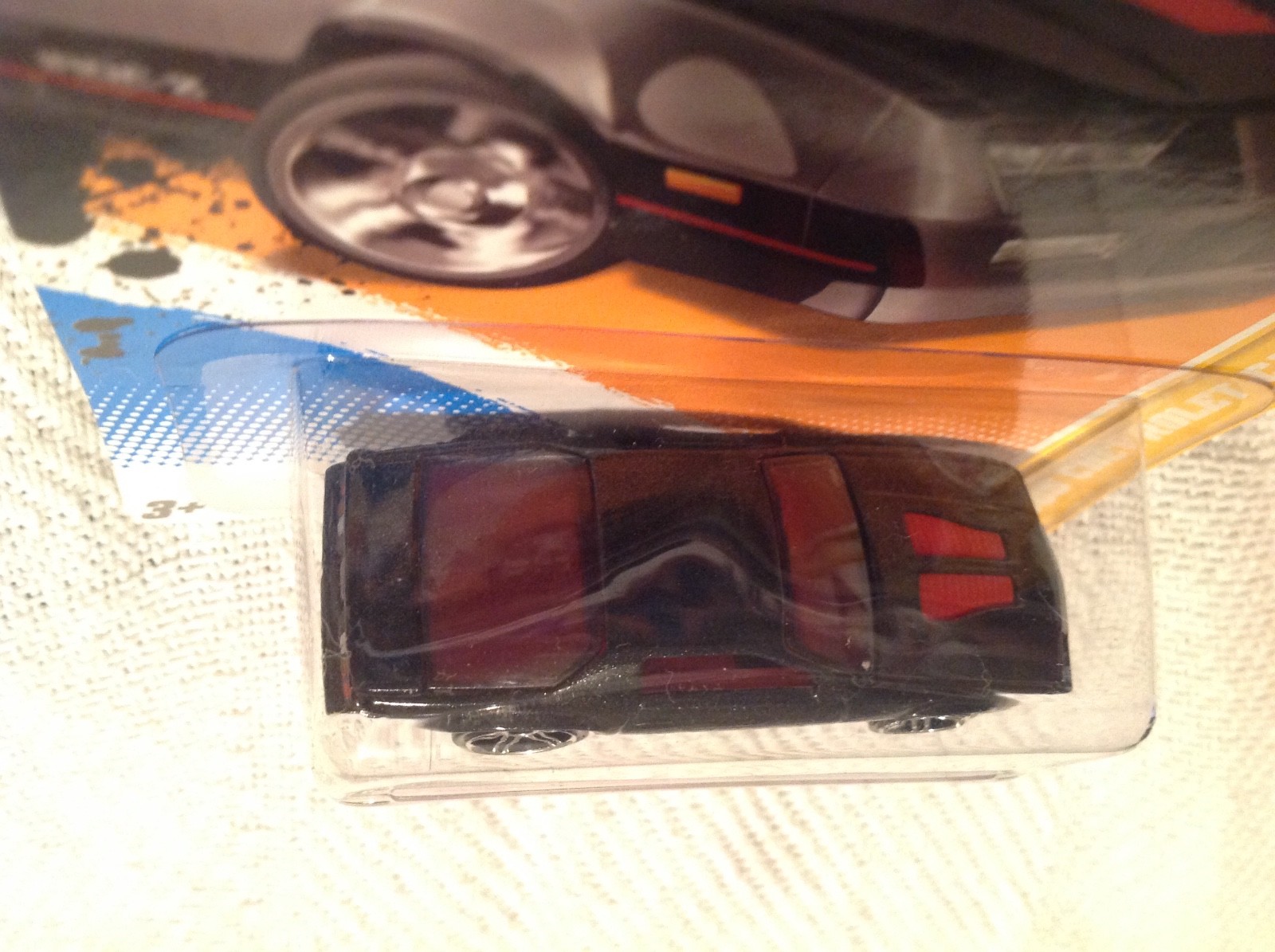 HOT WHEELS  1985 Chevrolet Camaro IROC-Z - 22/50 - V5602-09A0H - 2012 NEW MODELS