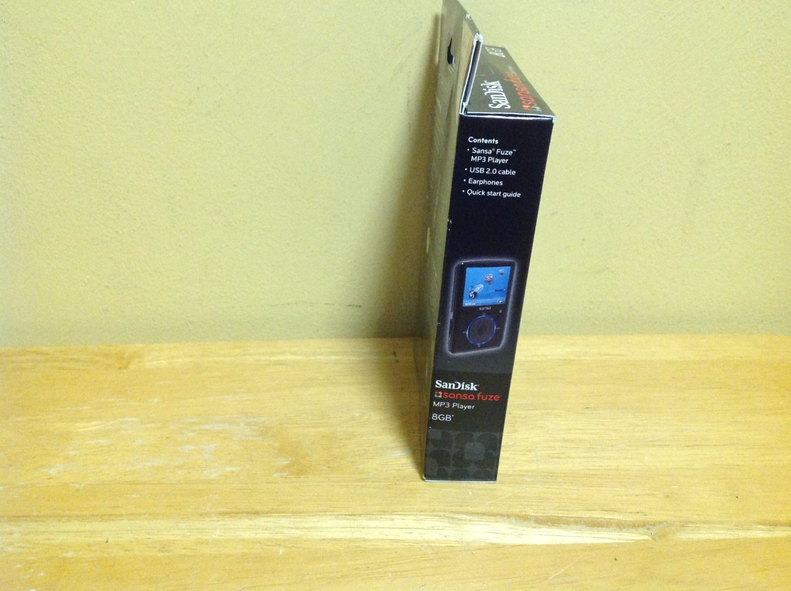 SanDisk Sansa Fuze - Black - (8 GB) Digital Media Player - Brand New/Sealed