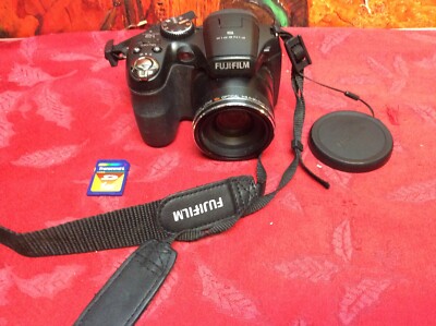 Fuji Fujifilm Finepix S2500HD 12MP Digital Camera 18x Optical Zoom Cap Strap 1GB