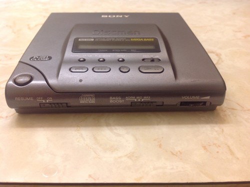 VINTAGE SONY D-303 DISCMAN CD COMPACT PLAYER