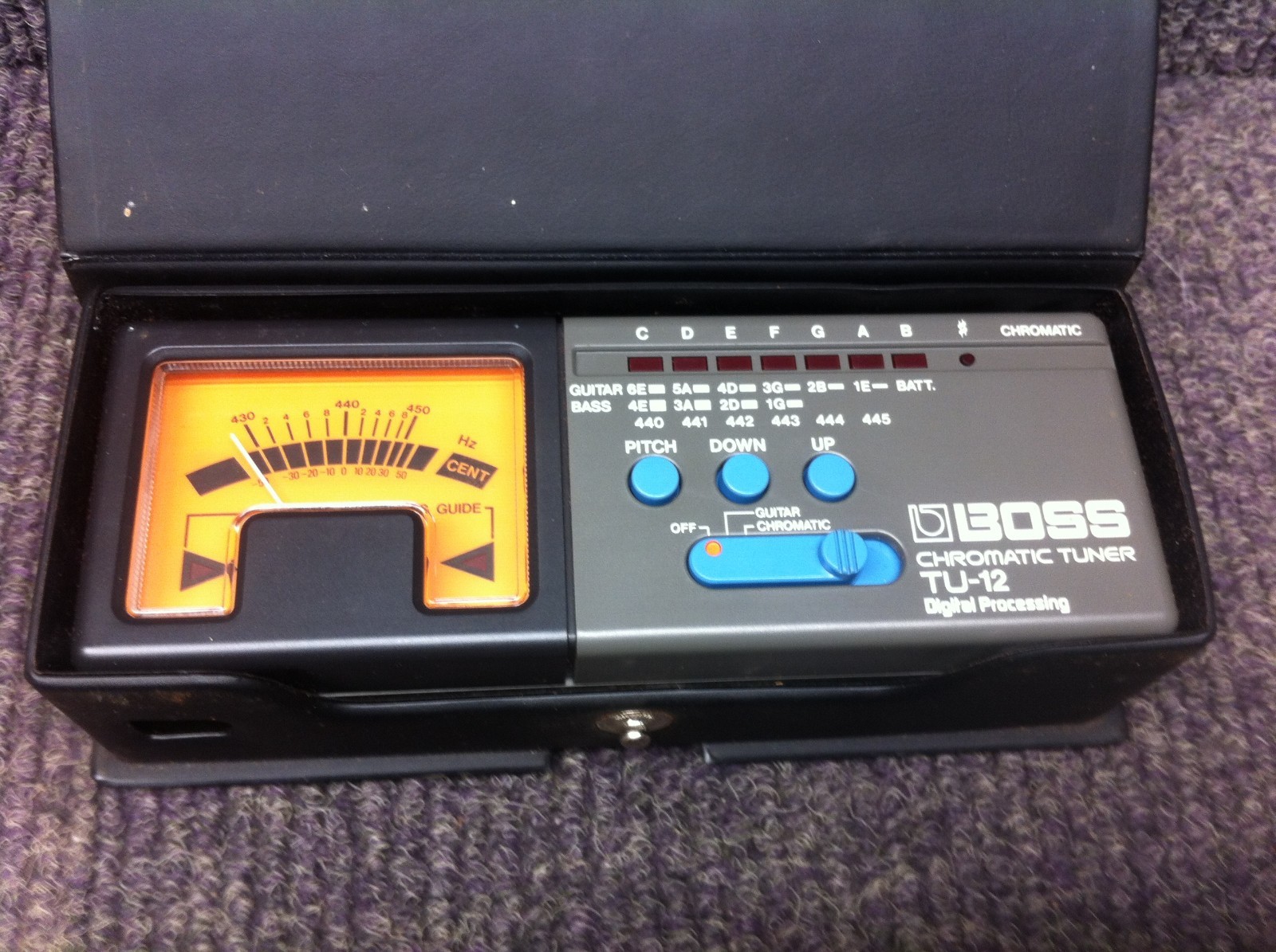 BOSS TU-12 CHROMATIC GUITAR TUNER WITH DIGITAL PROCESSING COMES WITH CASE!!