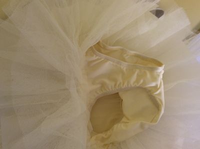 ADORABLE PASTEL YELLOW DANCE/SKATING DRESS! GIRLS S/5-6 $99.00+ MUST SEE!