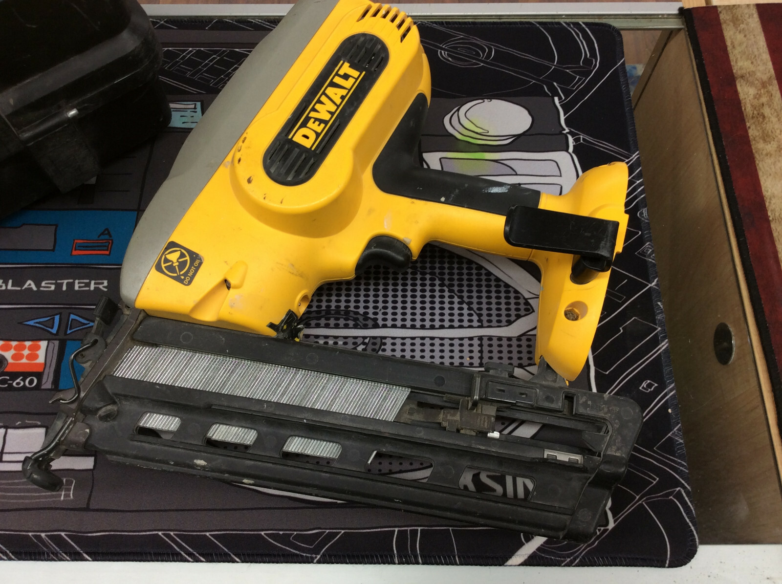 DeWALT DC618 Finish Nailer 18V tool only in hard case