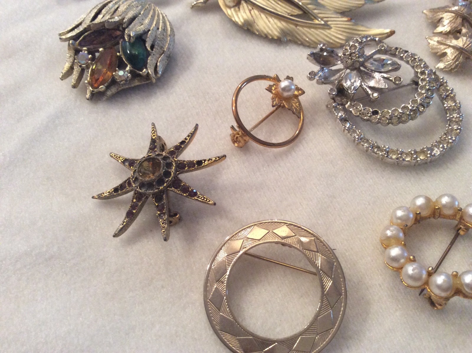 Lot of Jewelry Pins,Brooches- Estate Jewelry As Is