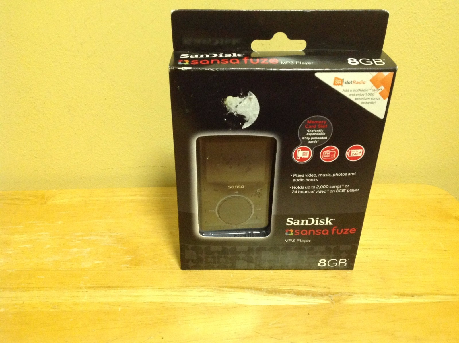 SanDisk Sansa Fuze - Black - (8 GB) Digital Media Player - Brand New/Sealed