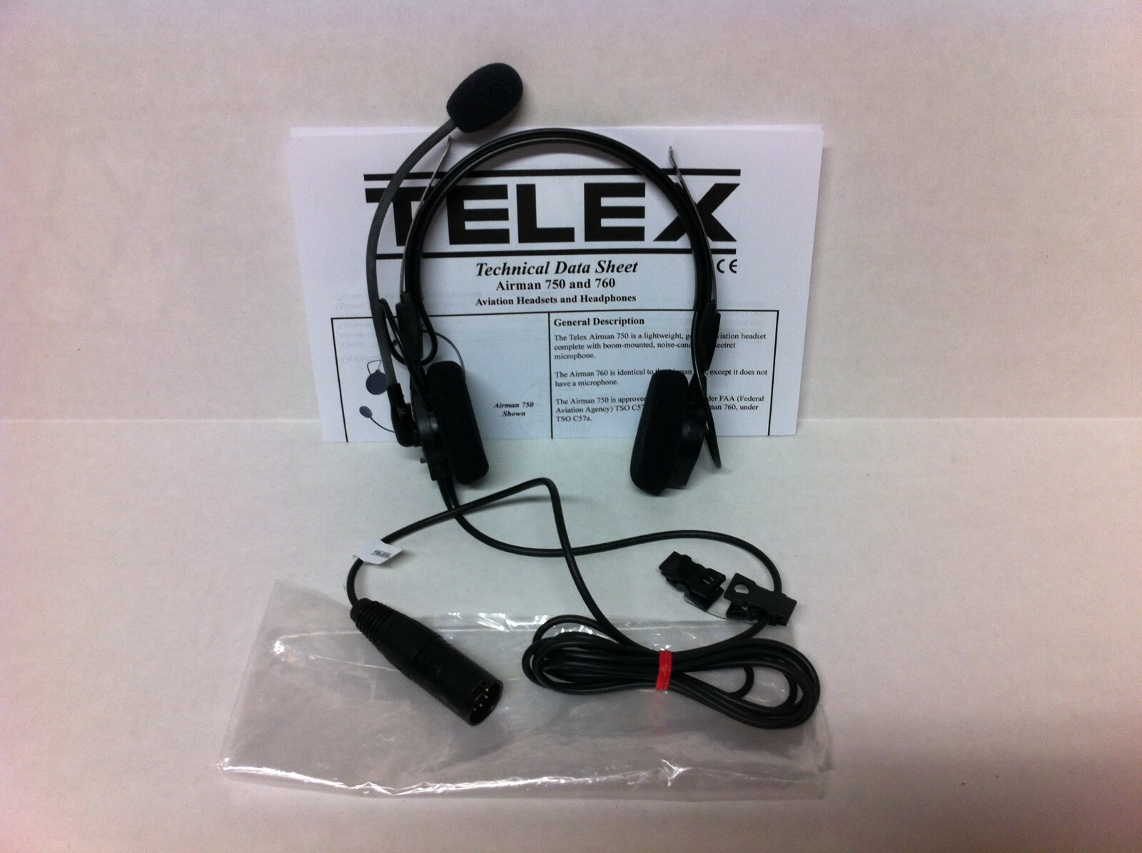 ヘッドホン TELEX AIRMAN 750 7242-003_front_clipped_web.jpg