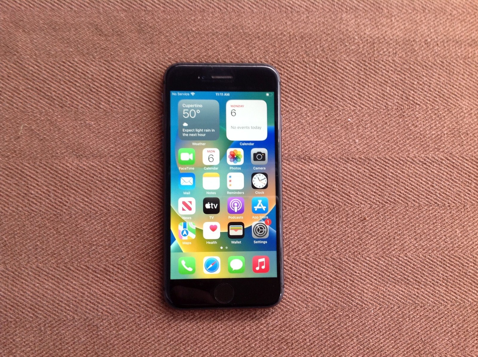 Apple iPhone 8 - 64GB - Black (AT&T Unlocked), Works Apple iPhone 8 - 64GB - Black (AT&T Unlocked), Works