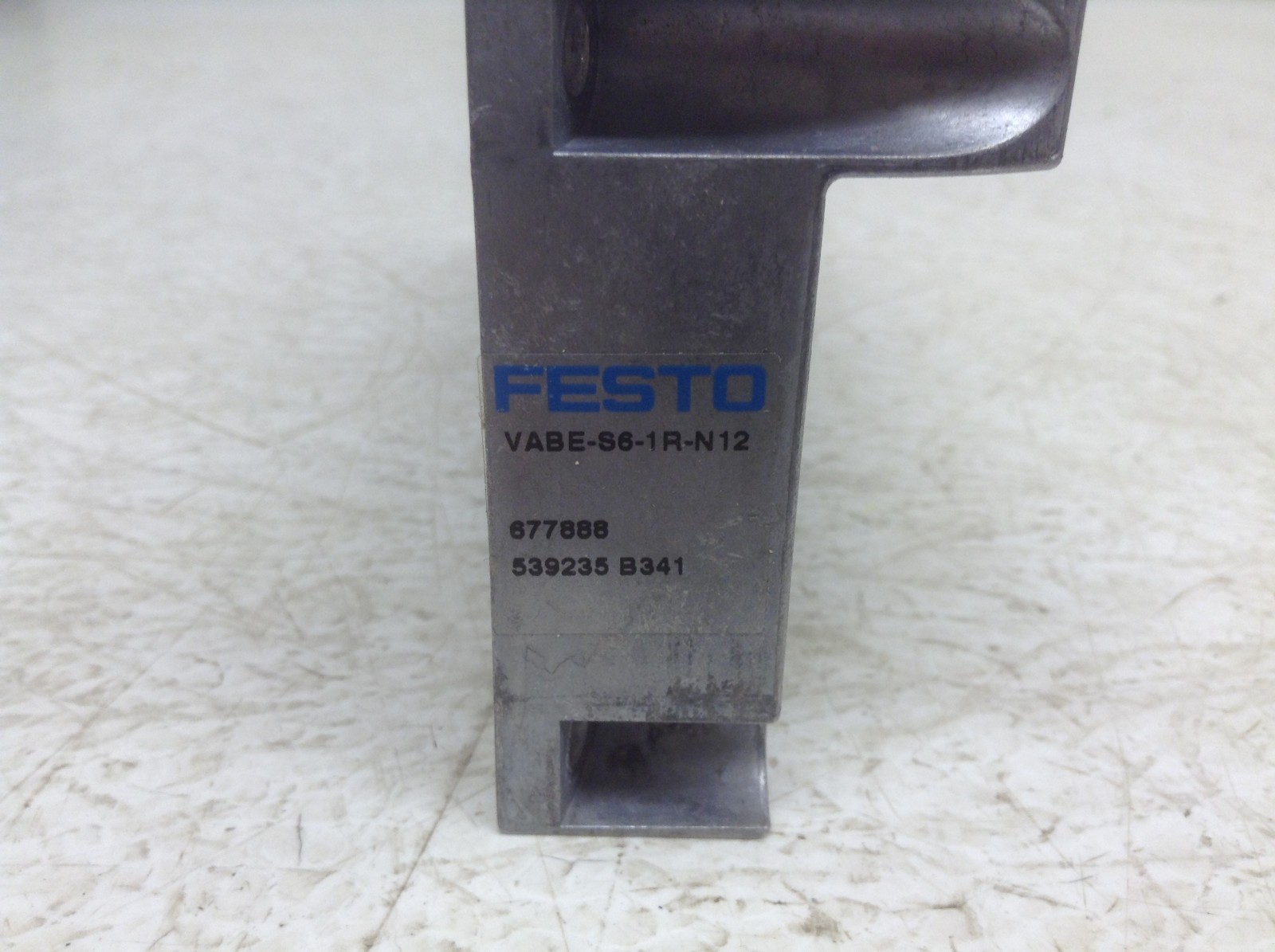 Festo VABE-S6-1R-N12 Valve Manifold End Plate 677888 VABES61RN12
