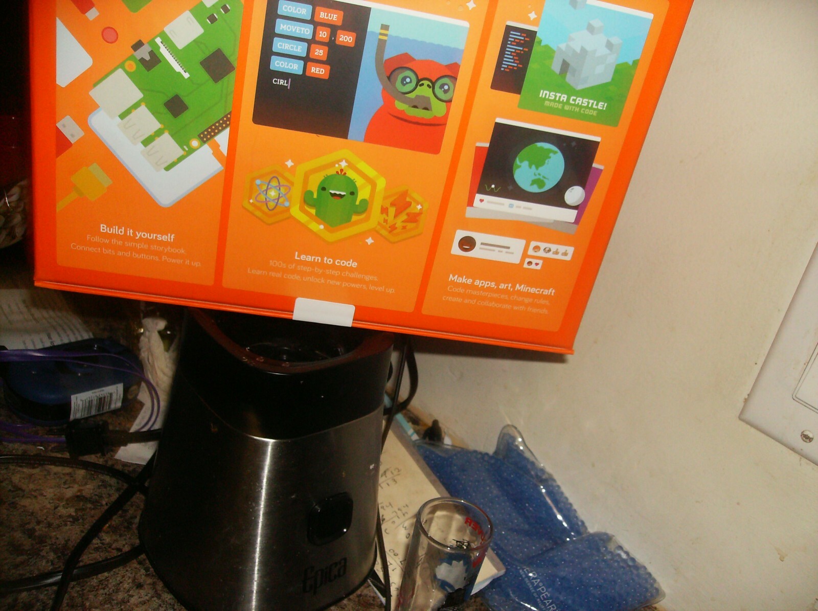 BRAND NEW Kano Computer Kit Make your own computer - Raspberry Pi 3