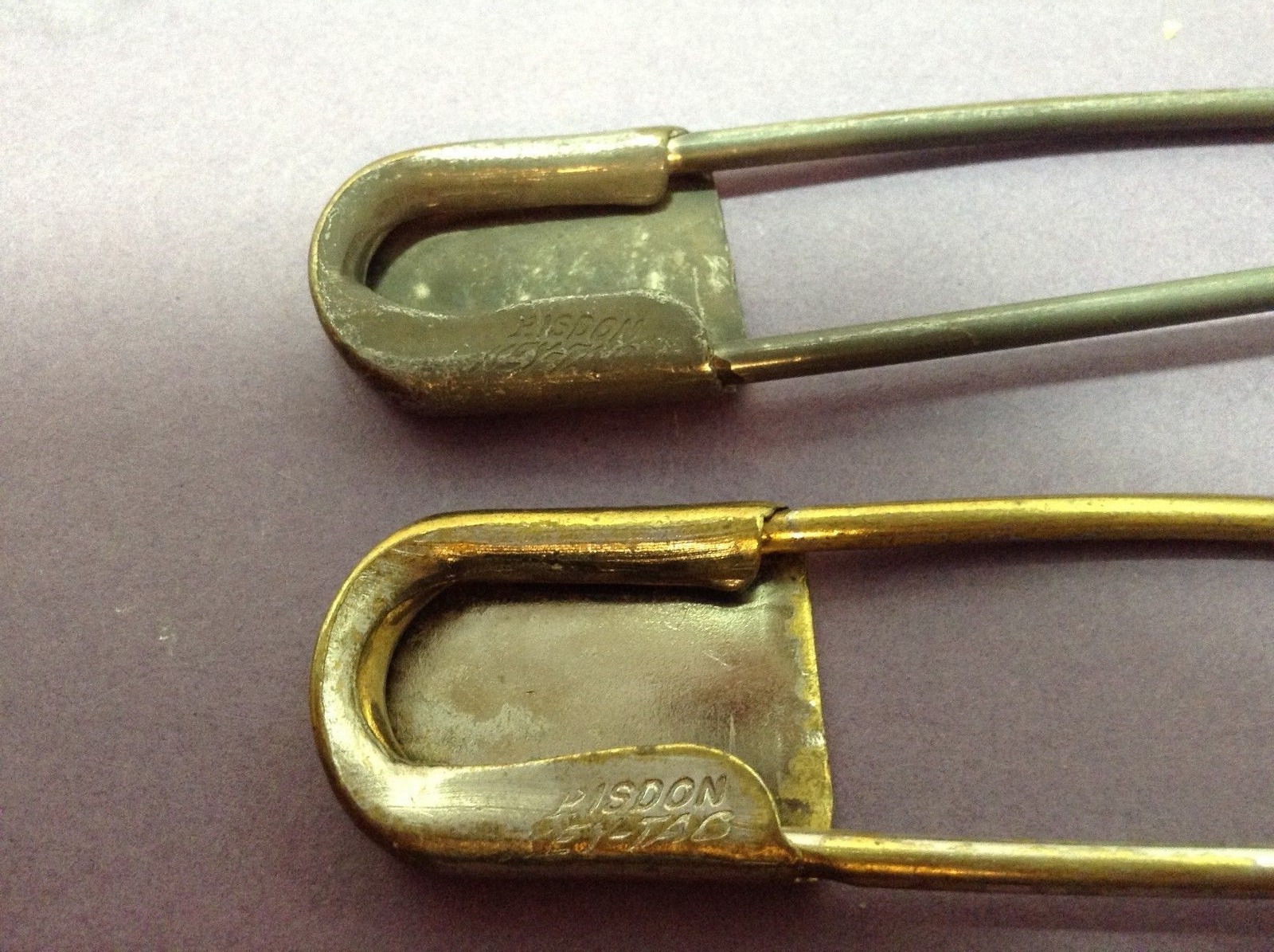 VINTAGE BRASS/SILVER TONE KEY TAG PIN Risdon Horse Blanket Kilt, , lot of 2