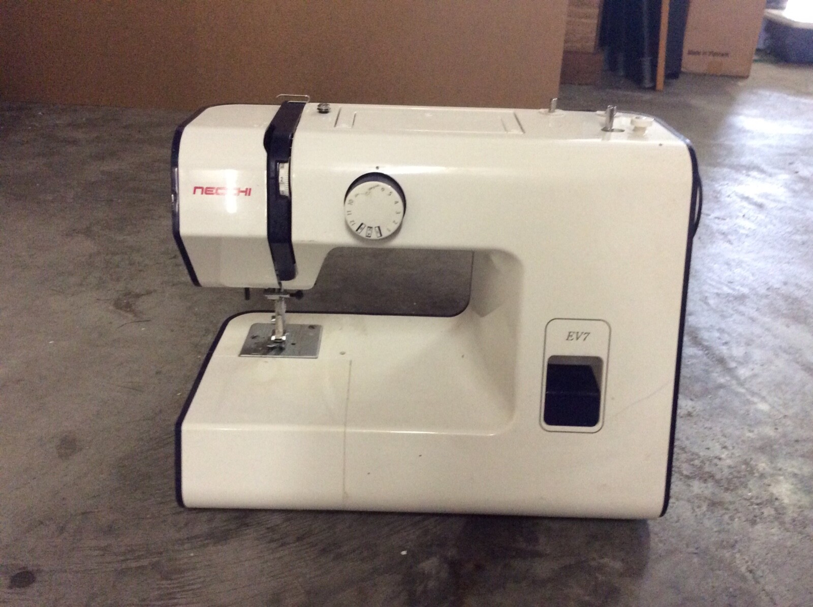 The Hitachi【日立】Sewing Machine HC220 The Hitachi【日立】Sewing Machine HC220