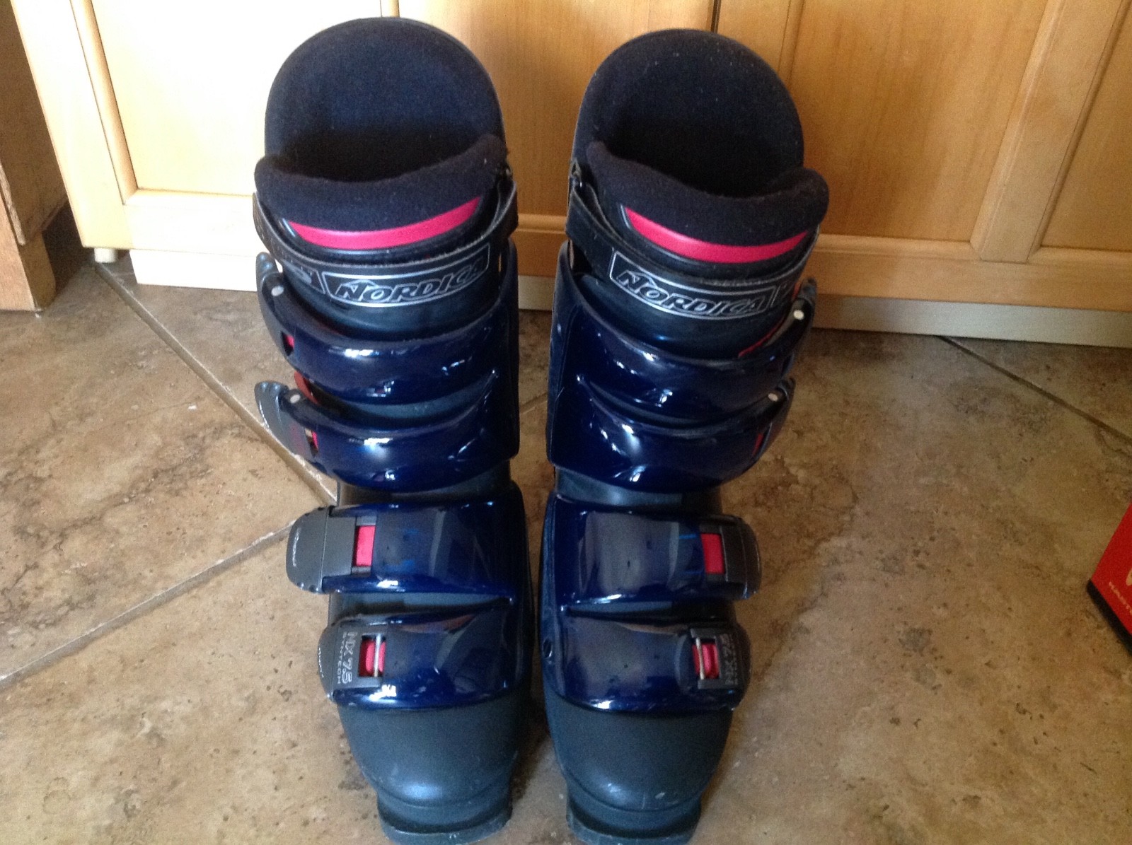 WOMENS NORDICA NX7.5 SKI BOOTS 26.0-26.5 BRAND NEW CONDITION USED ONCE