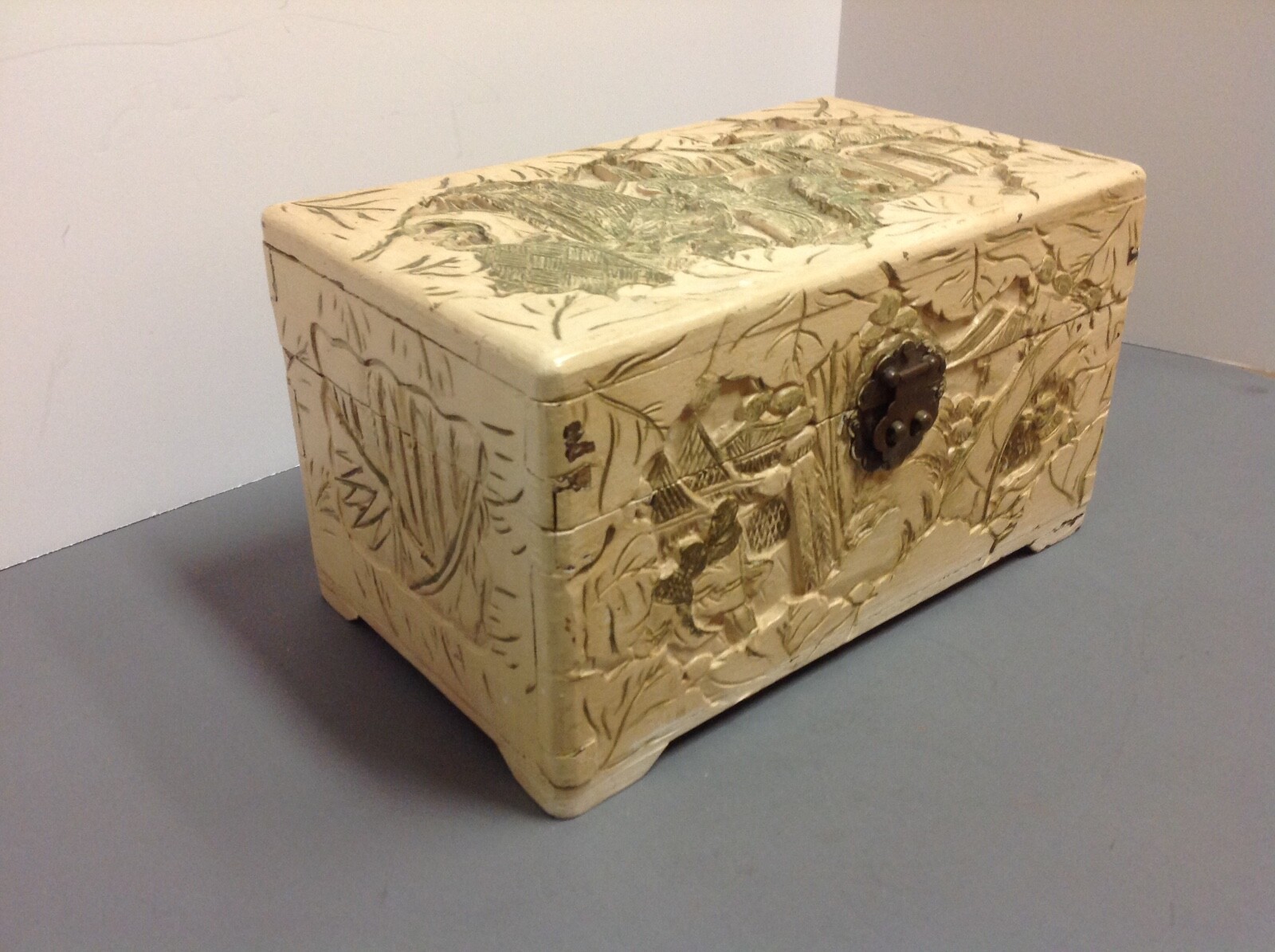 ANTIQUE WOODEN CARVED ASIAN ORNATE BOX PAINTED ANTIQUED