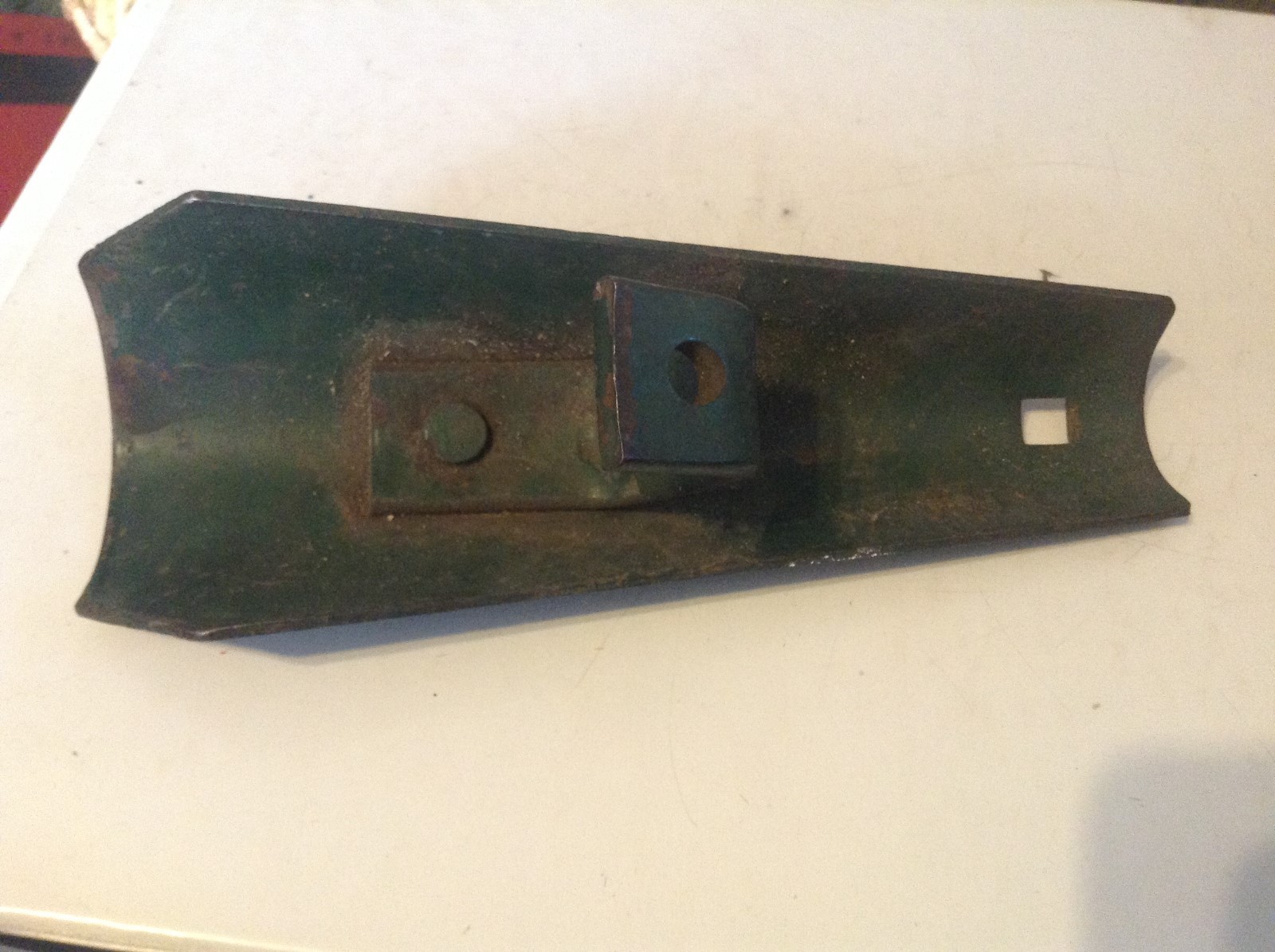 2537PA - A New Point Guide For A New Idea No. 7, 8, 10, 302 Corn Pickers