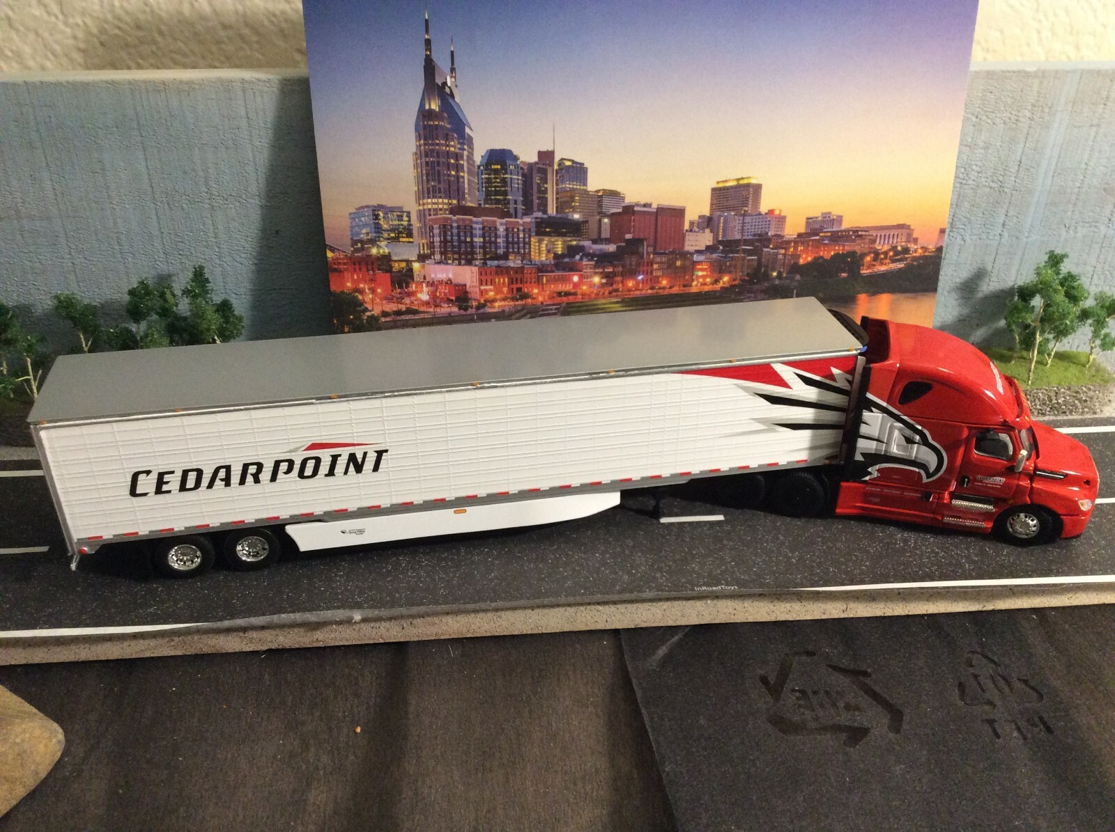 DCP by First Gear "Cedarpoint Trucking" 1:64 Scale Freightliner 2018