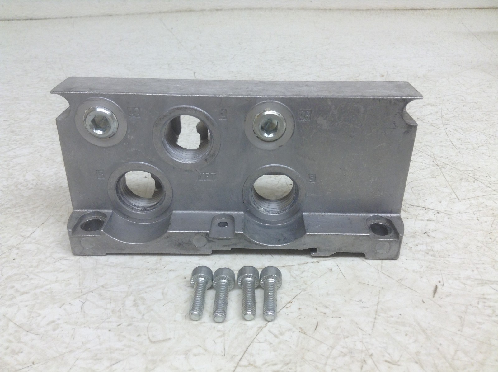 Festo VABE-S6-1R-N12 Valve Manifold End Plate 677888 VABES61RN12