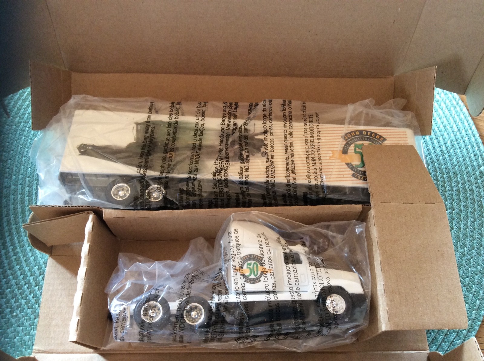 50th Anniv. 1/64 Freightliner Semi w/John Deere 9600 Combine Mural NIB by Ertl