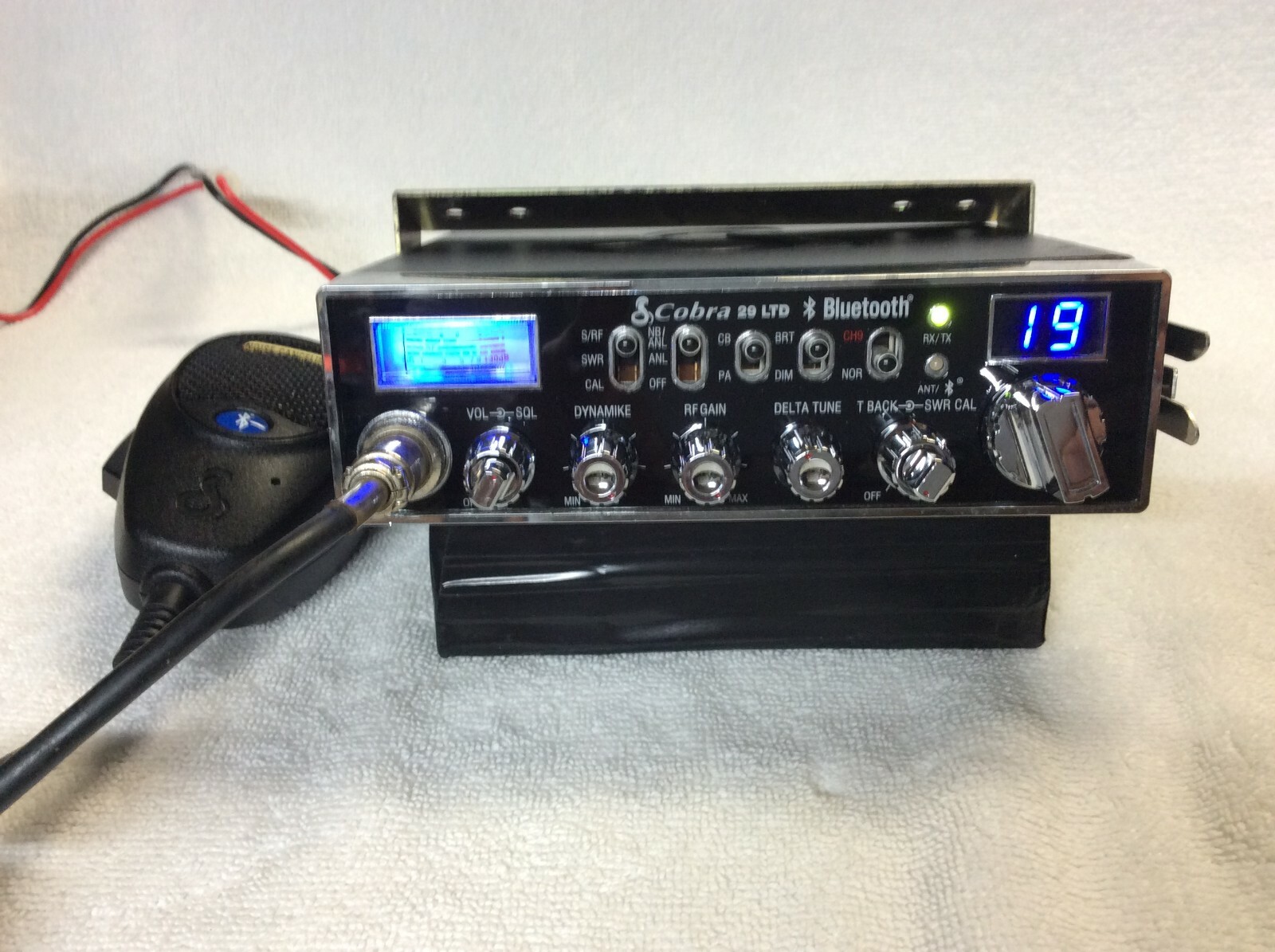Cobra 29 LTD Bluetooth 40 Channel CB Radio with Microphone.のeBay公認海外通販