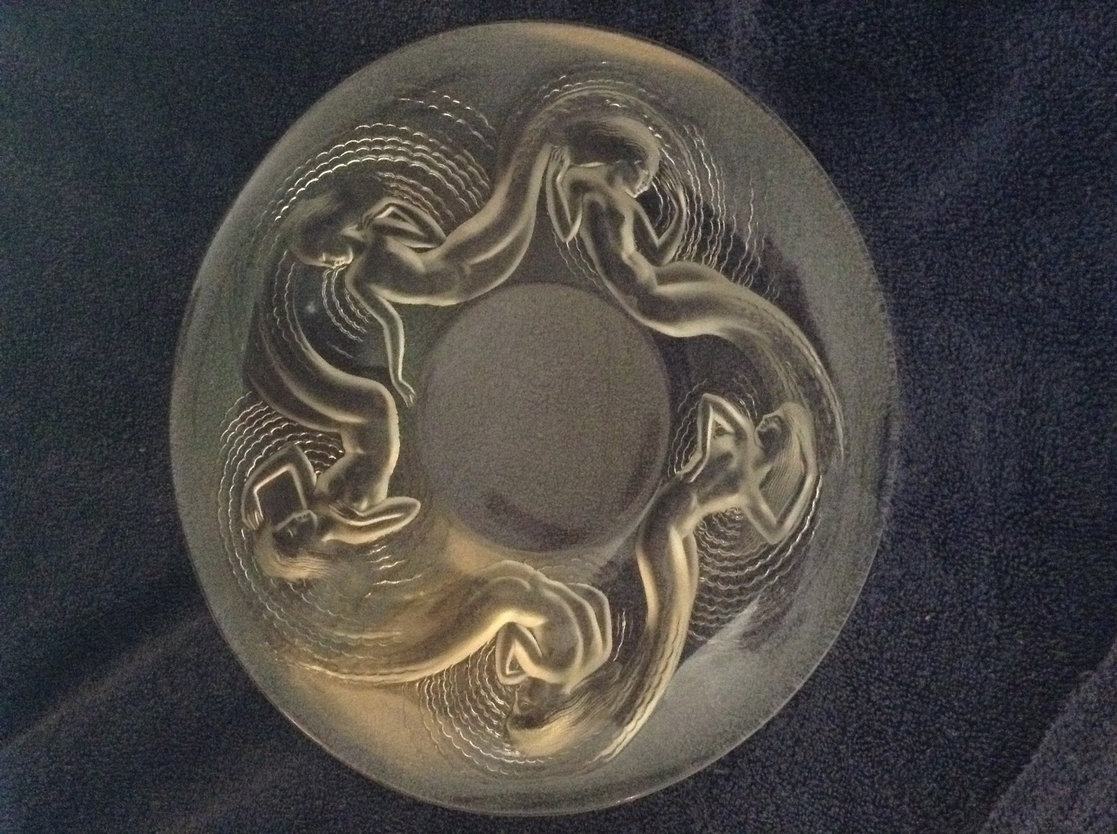 RENÉ LALIQUE BOWL WITH OPALESCENT GLASS 'CALYPSO' DESIGN VERY RARE CENTERPIECE