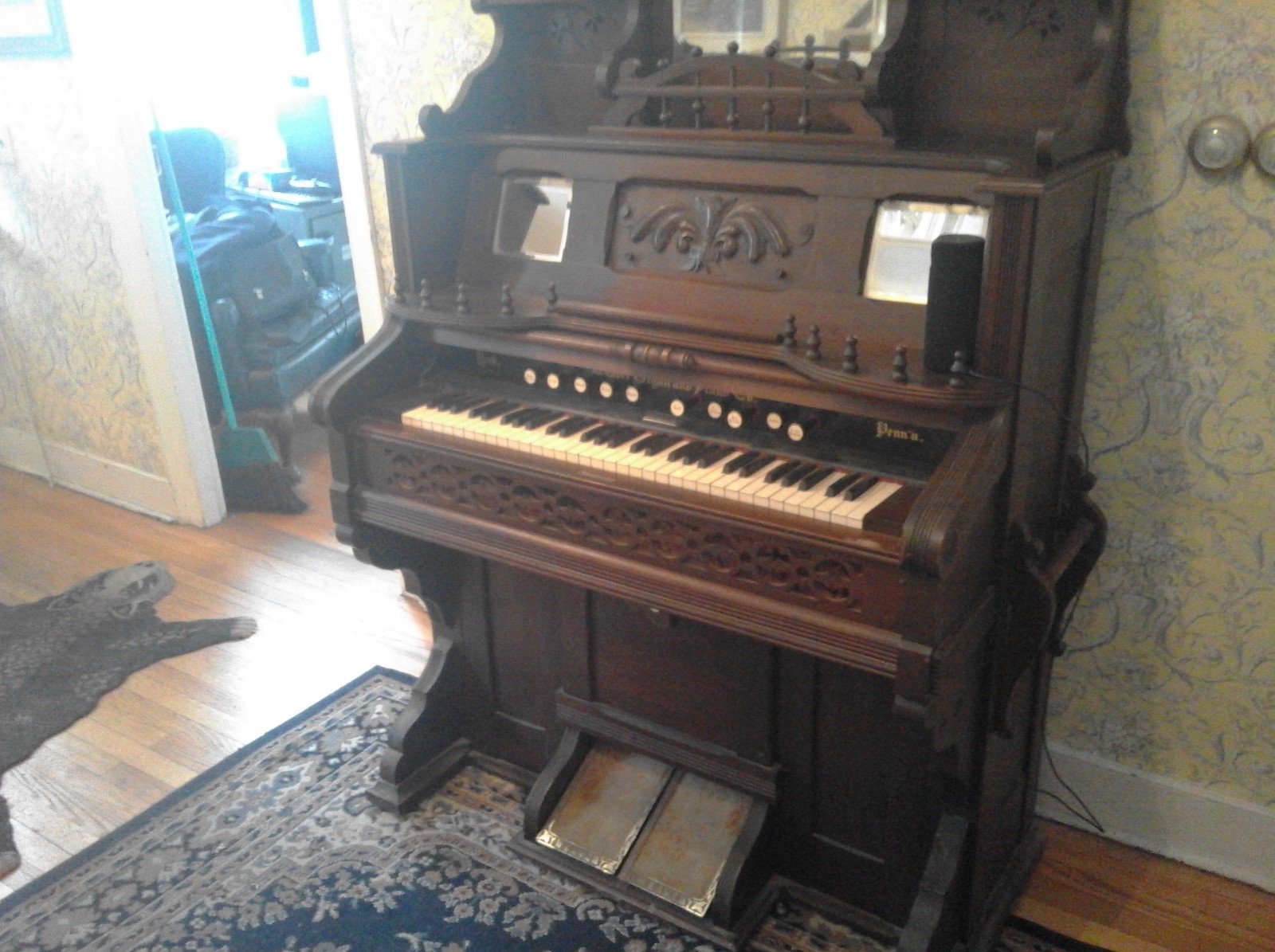 Antique Ornate Weaver Pump Organ