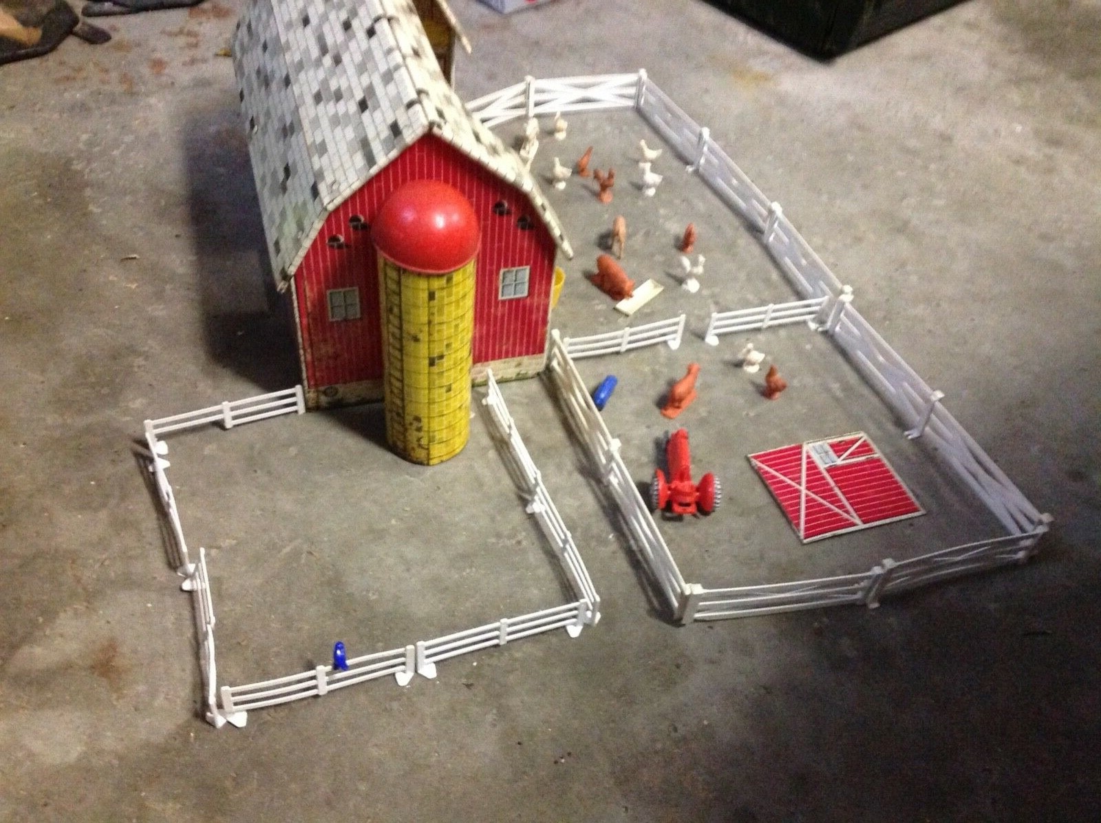 Sunnyfield Farms Vintage 1950s Tin Litho Playset W/ Animals, fence, hay & more