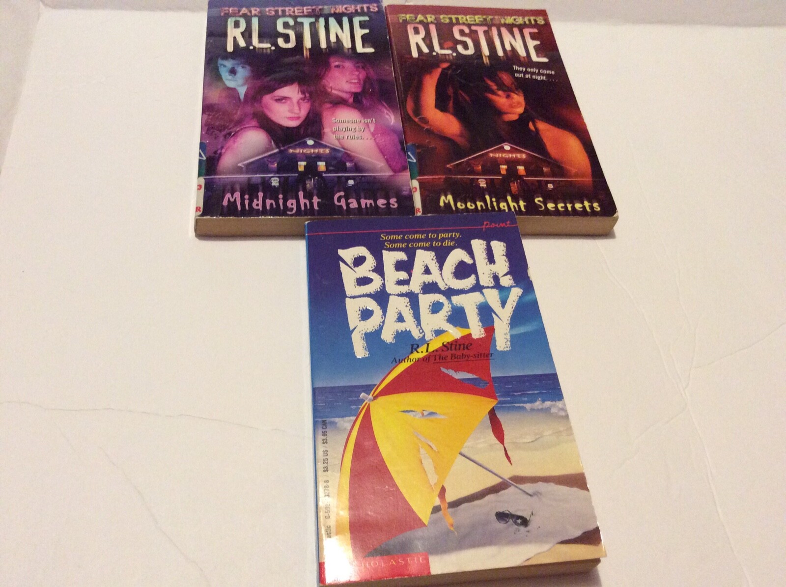 LOT OF 8 BOOKS R.L. STINE FEAR STREET / FEAR STREET NIGHTS / BEACH PARTY