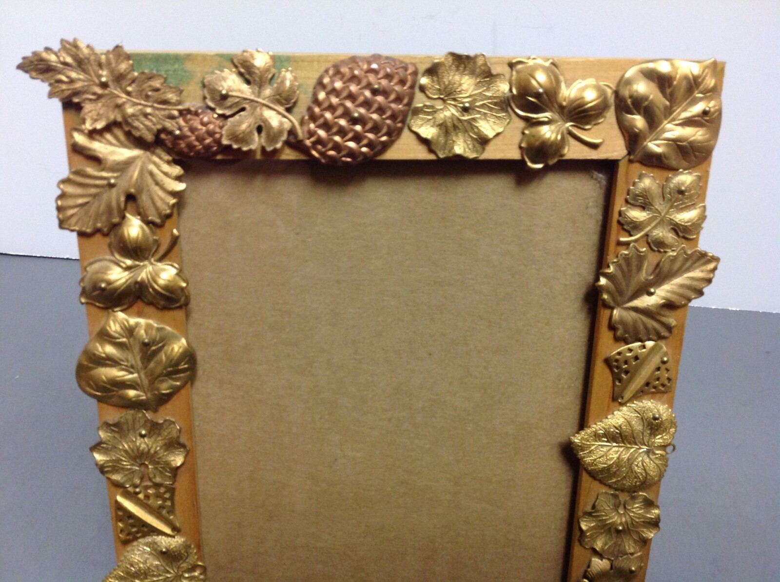 ANTIQUE VICTORIAN METAL LEAVES WOOD PICTURE FRAME UNIQUE