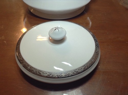 Lynn’s Oralia Platinum Round Covered Vegetables