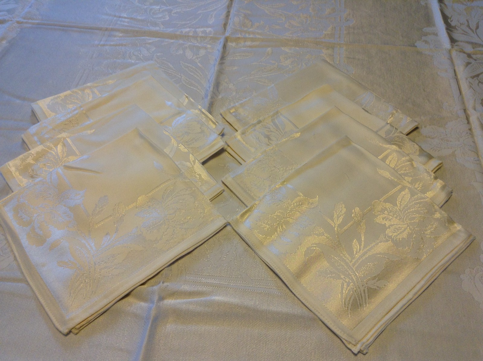 Vintage White Damask Tablecloth  64 x 84 Rayon & Cotton Flower Pattern Napkins