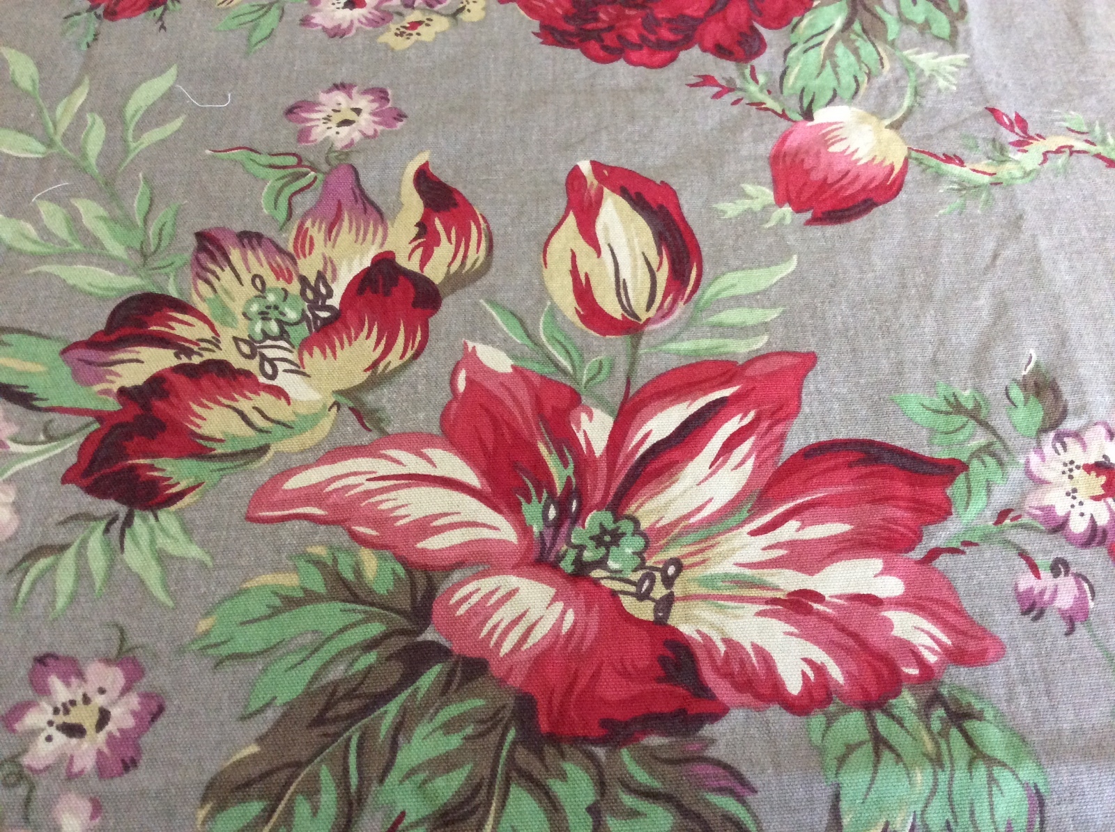 Vintage Floral Linen /Cotton Decorator Fabric 2 1/2 Yards x 58 in.
