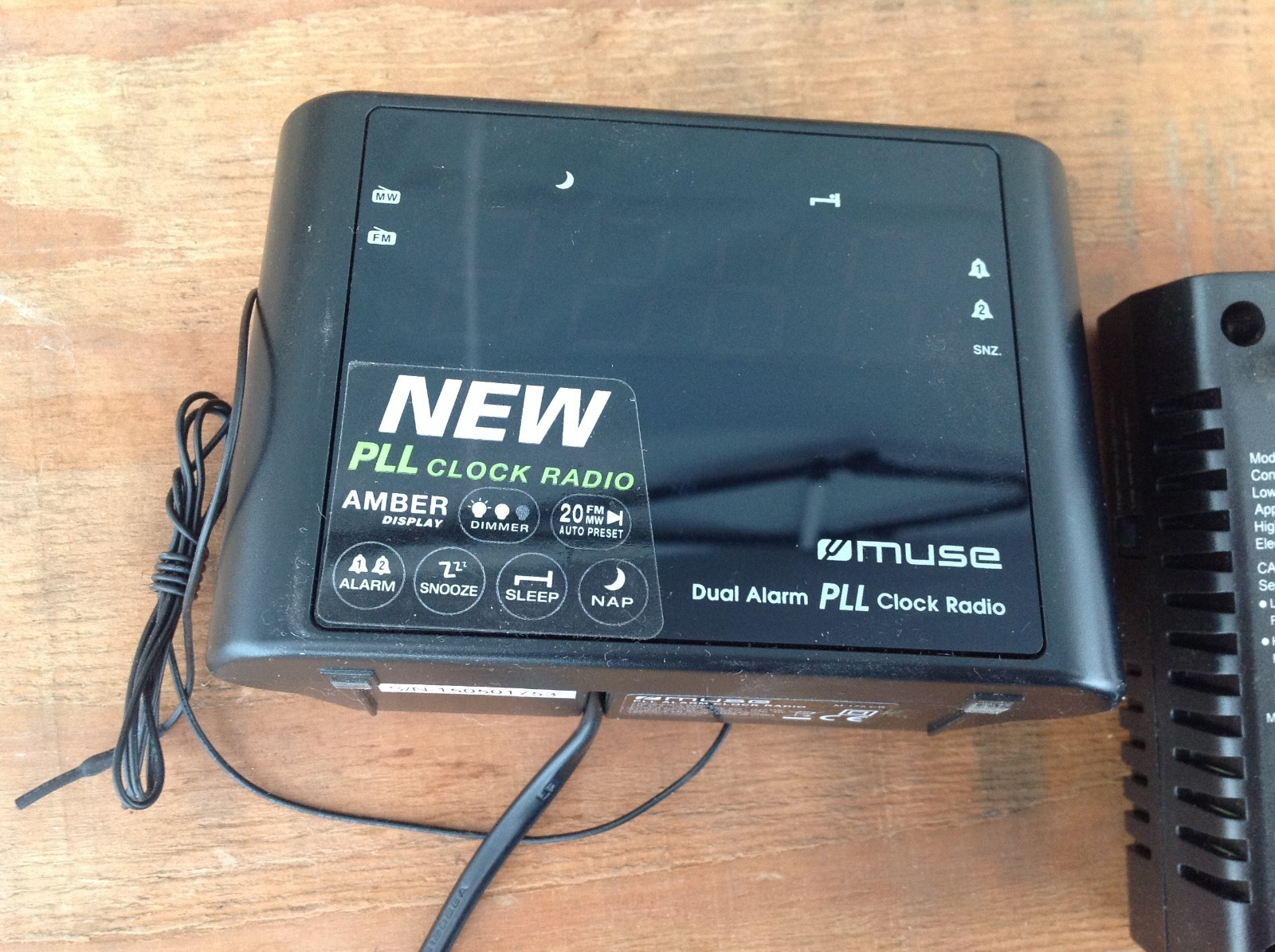Muse Dual Alarm PLL Travel Clock Radio with Different Outlet Adapters