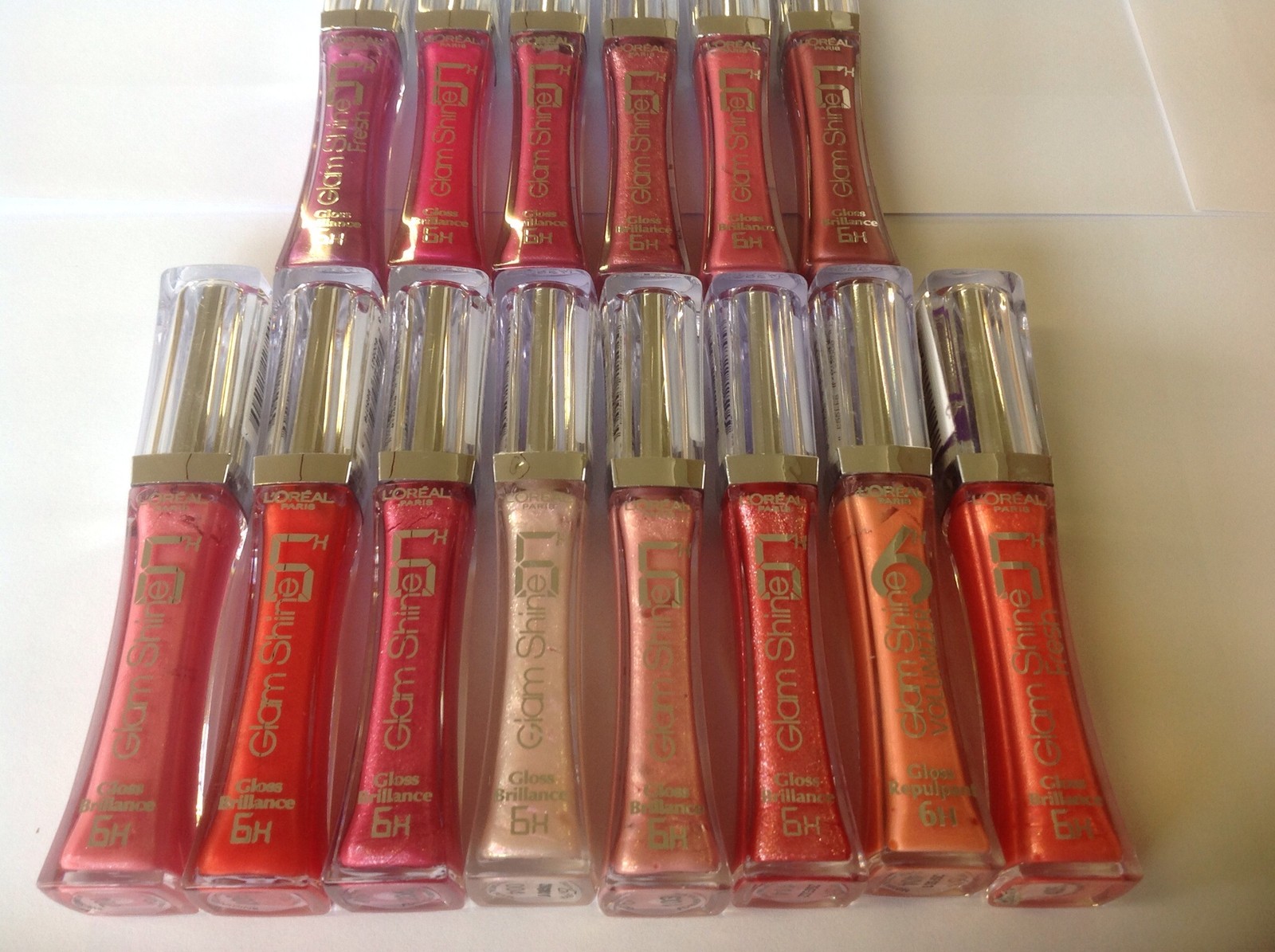 Блеск для губ too glam to shine. Блеск для губ лореаль glam shine 400. блеск для губ лореаль глам шайн оттенки. glam shine 31. цвета glam shine class brilliance 6h.