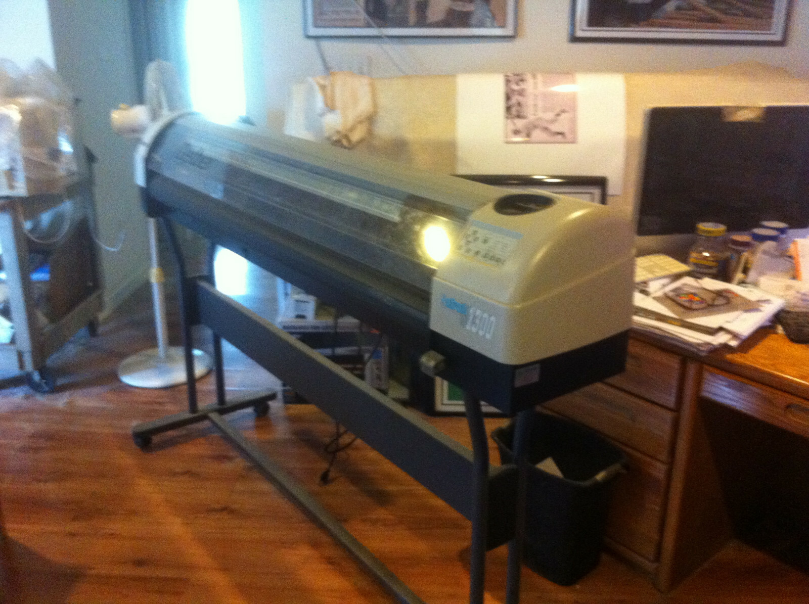 Gerber Fastrack 1300 Vinyl Cutter. $1000 or best offer.