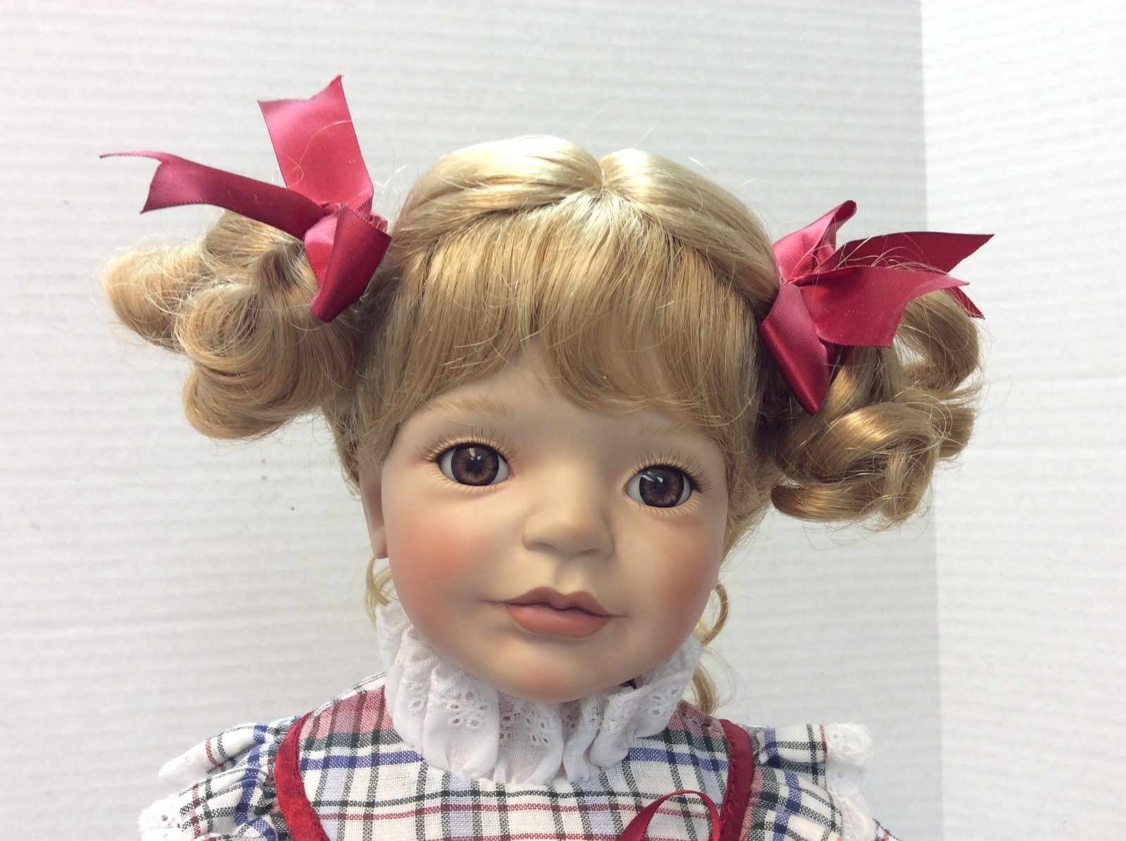 Boyds Bears Emma Christmas Eve Porcelain Doll by Susan Wakeen Danbury Mint, EUC