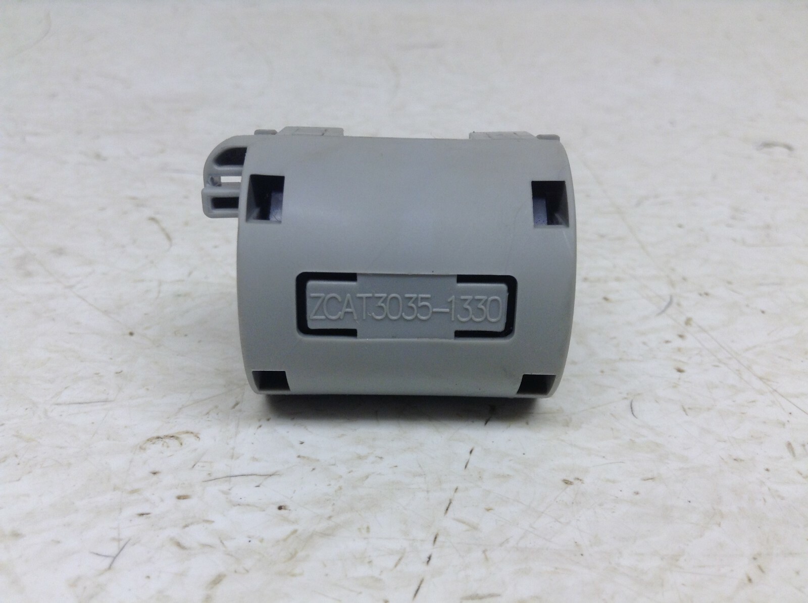 TDK ZCAT3035-1330 Filter Ferrite Cable Clamp ZCAT30351330 (VT)