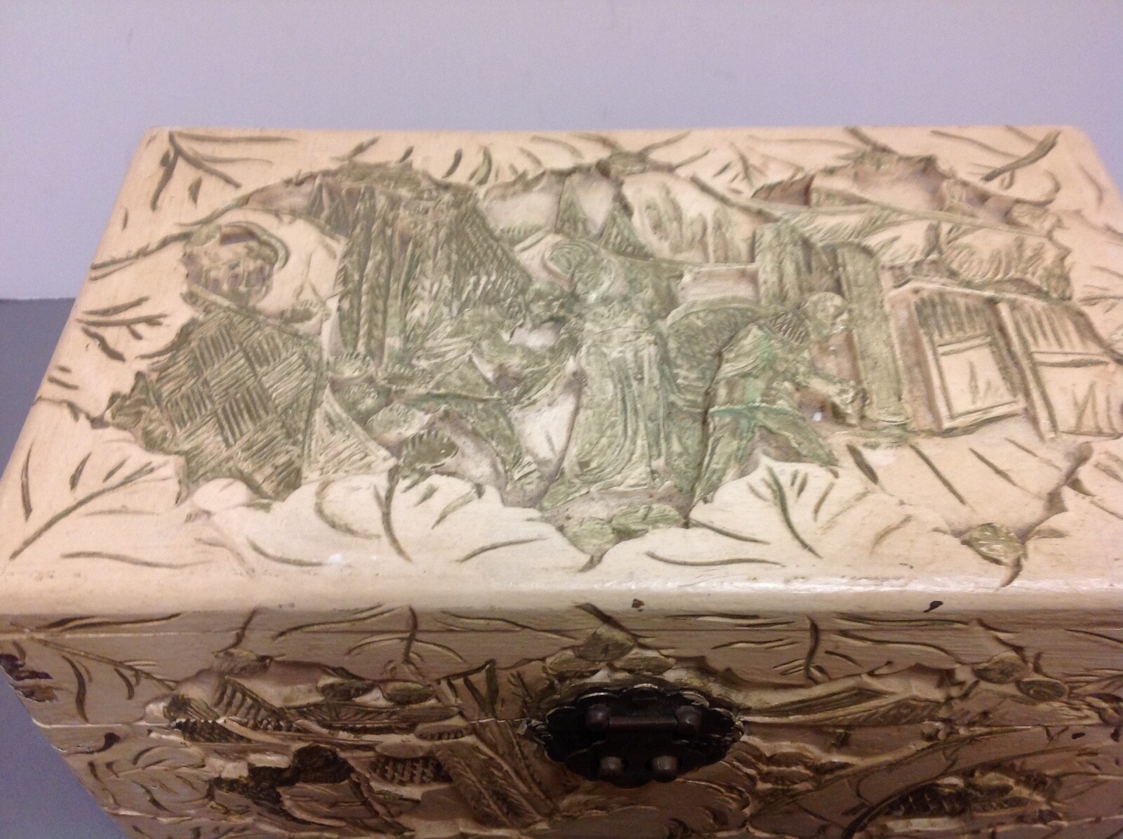 ANTIQUE WOODEN CARVED ASIAN ORNATE BOX PAINTED ANTIQUED