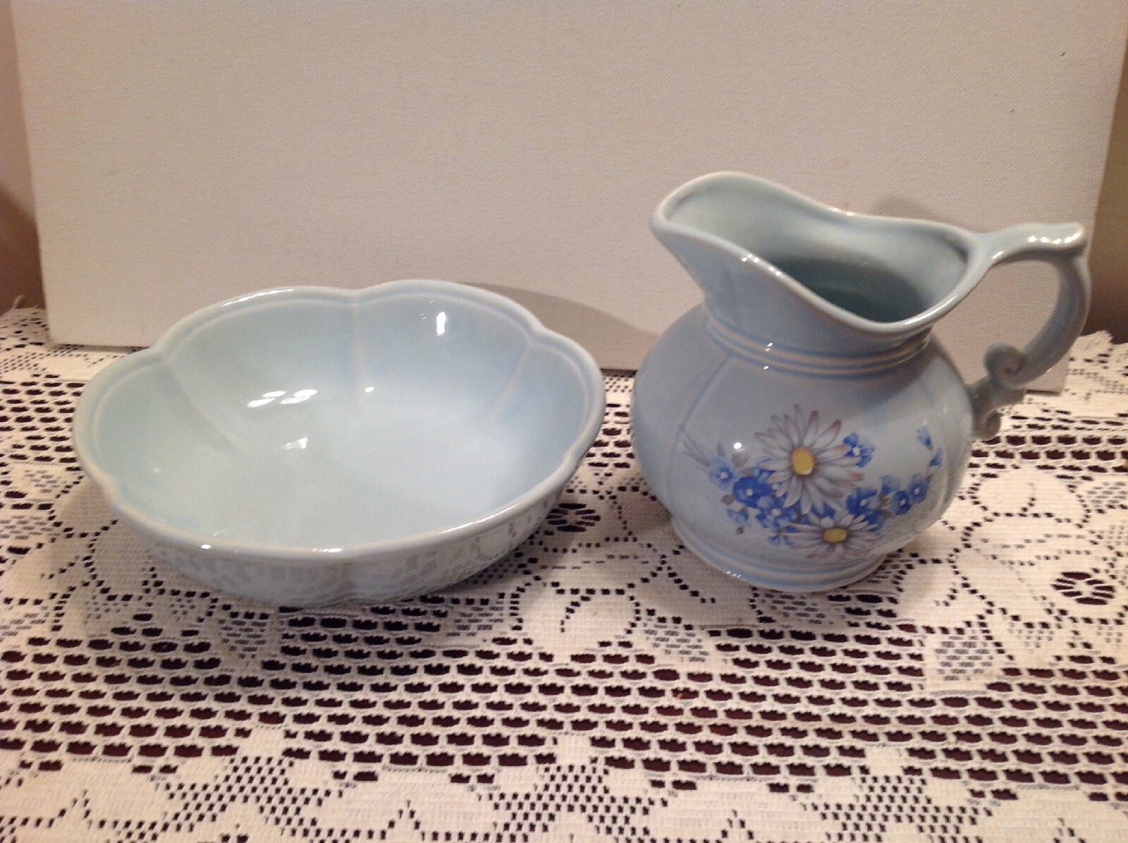 USA Pottery Floral Pitcher and Wash Basin Blue Set Daisies Flowers Vintage