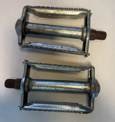 old metal bike pedals