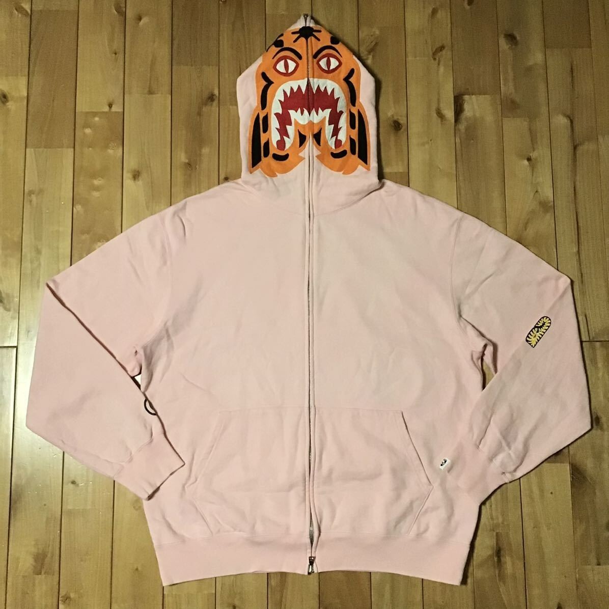 【A BATHING APE】2色展開 TIGER SOUVENIR ZIP HOODIE UNISEX A BATHNIG APE Men's TIGER SOUVENIR ZIP HOODIE 1K72115062 b
