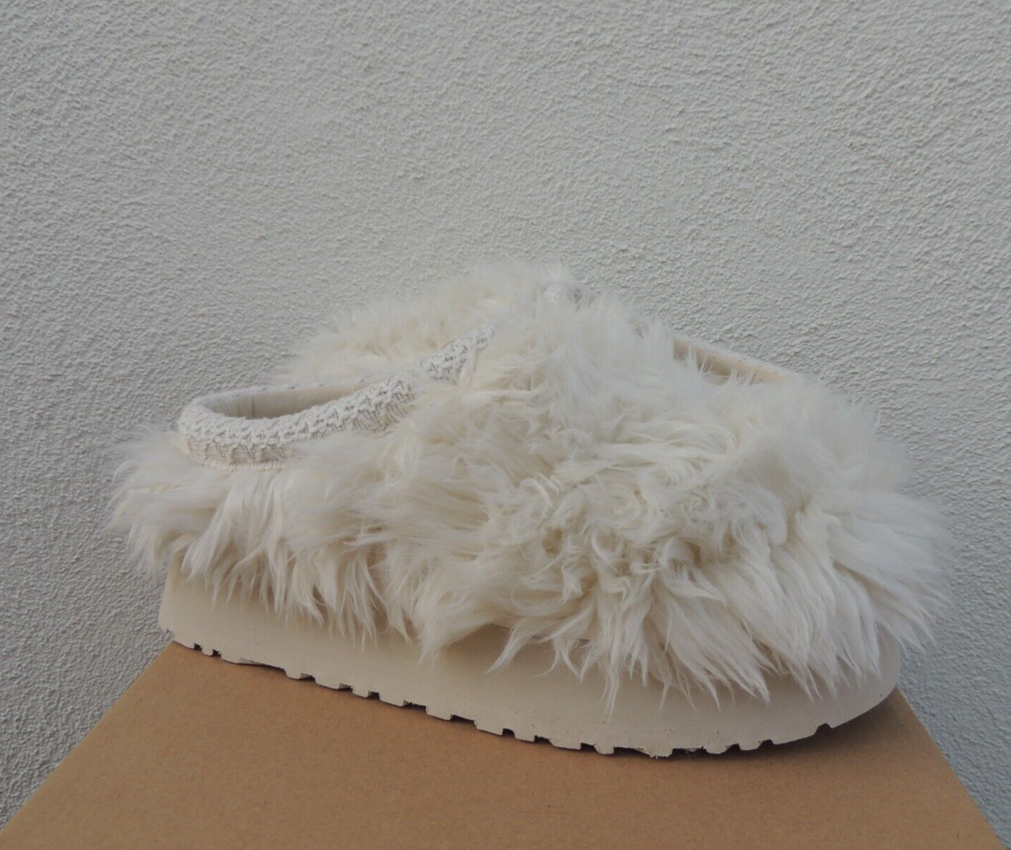 UGG WHITE FLUFF MOMMA SUGAR TASMAN PLATFORM SLIPPERS, WOMEN US 10