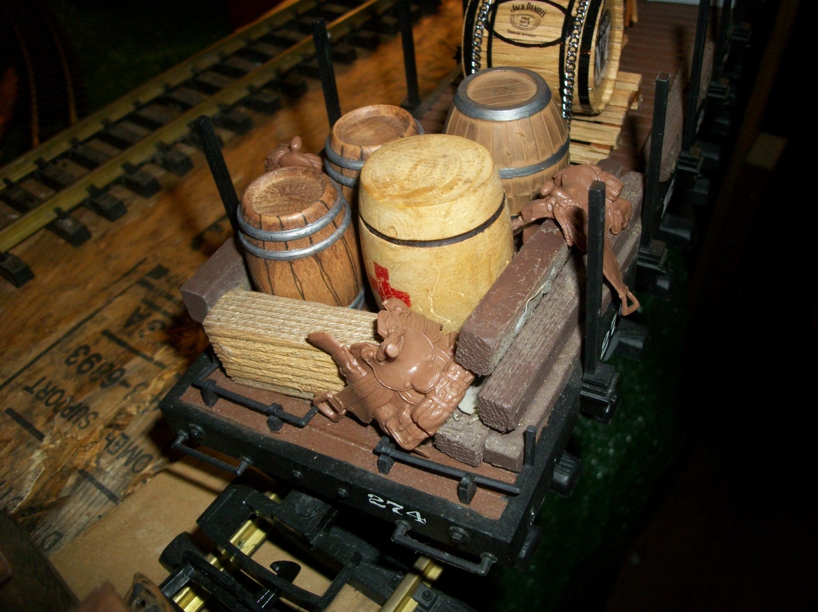 LGB, BACHMANN USA, E T & W N C FLAT  TRAIN  CAR LOAD WHISKEY BARREL,COFFIN.ETC