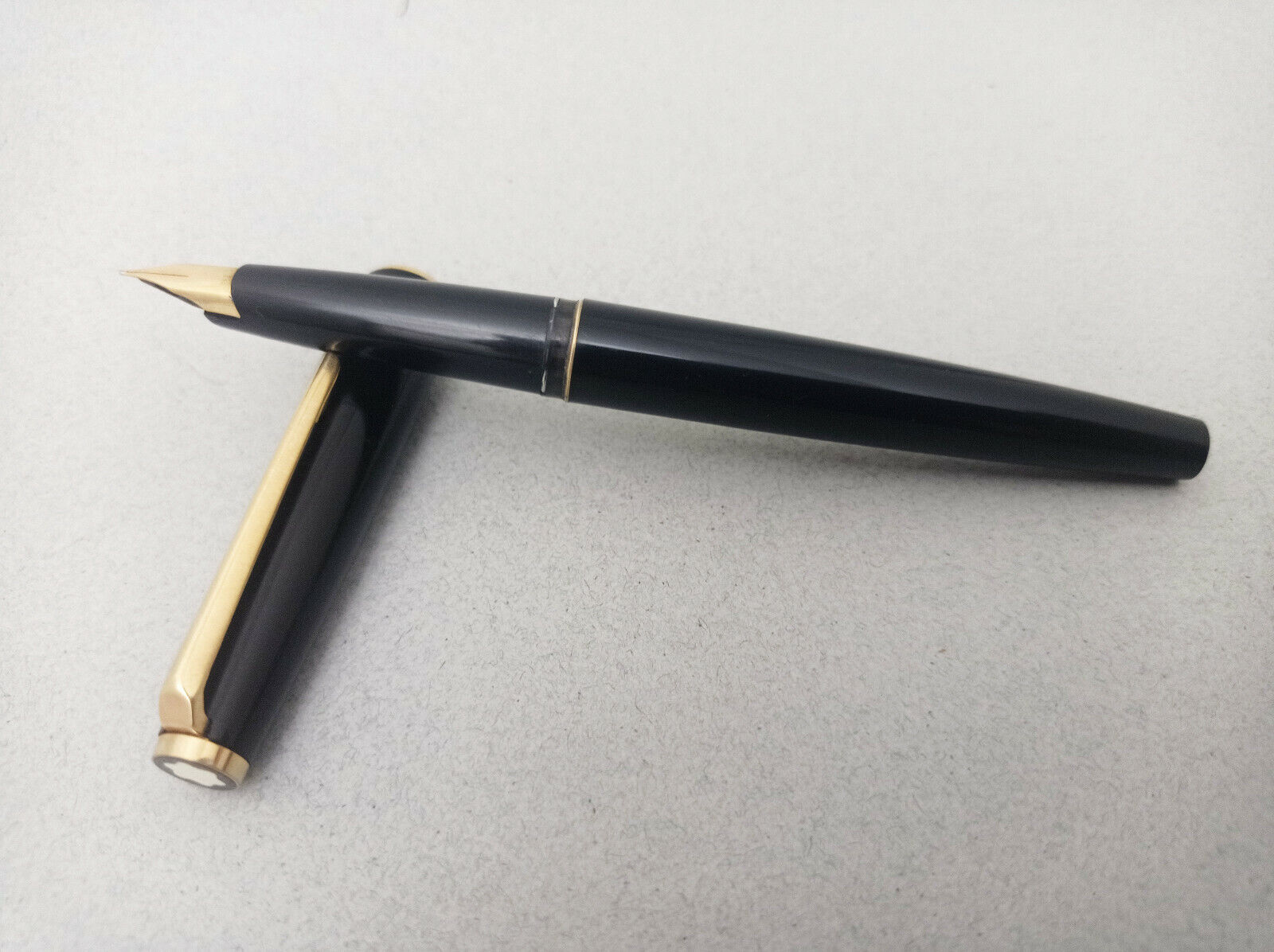MONTBLANC 310 BLACK RESIN CONVERTER FOUNTAIN PEN 14C EF NIB MONTBLANC 310 BLACK RESIN CONVERTER FOUNTAIN PEN 14C EF NIB
