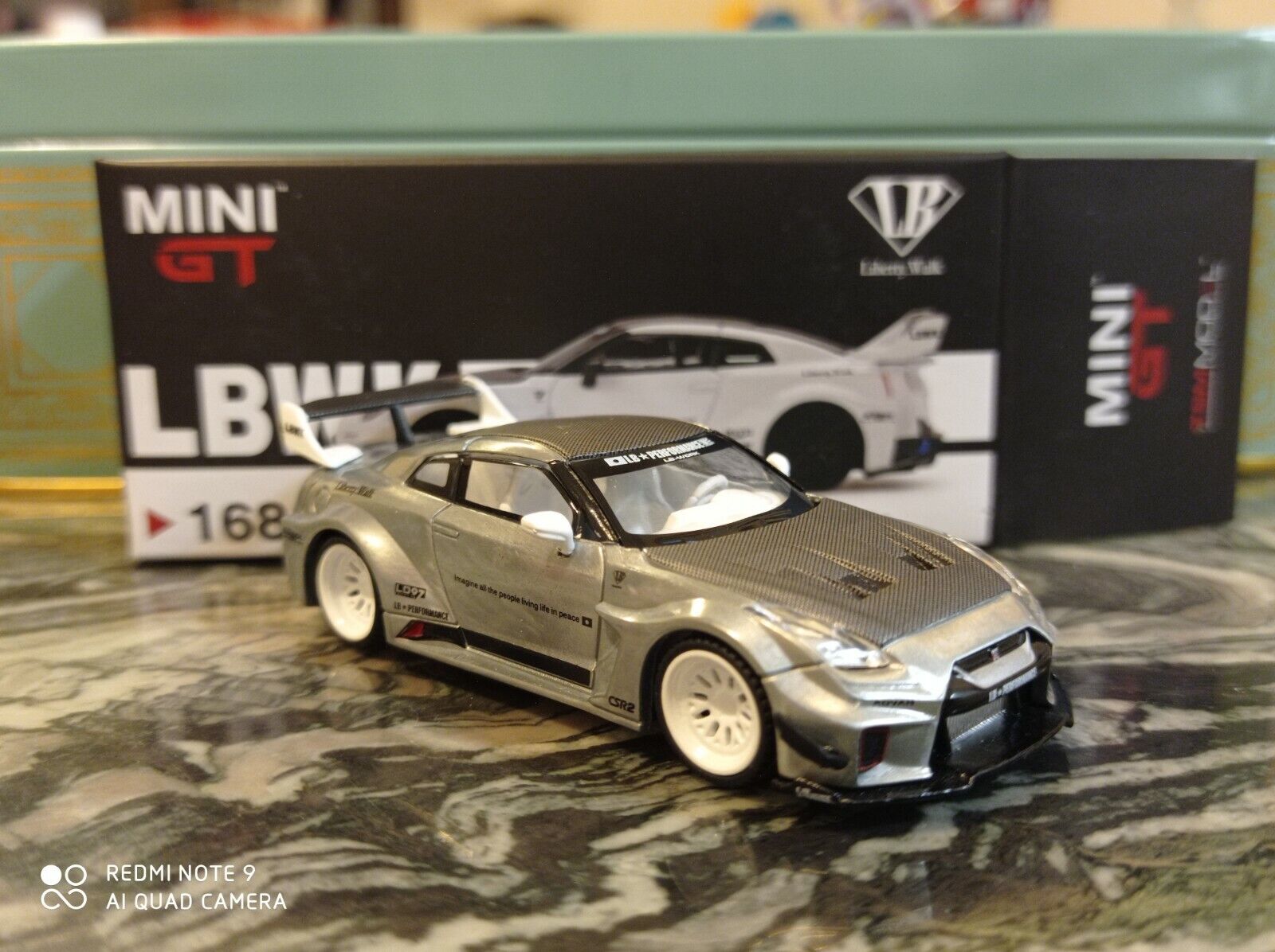MINI GT 168 chase (opened) LB-Silhouette WORKS GT NISSAN MINI GT 168 chase (opened) LB-Silhouette WORKS GT NISSAN
